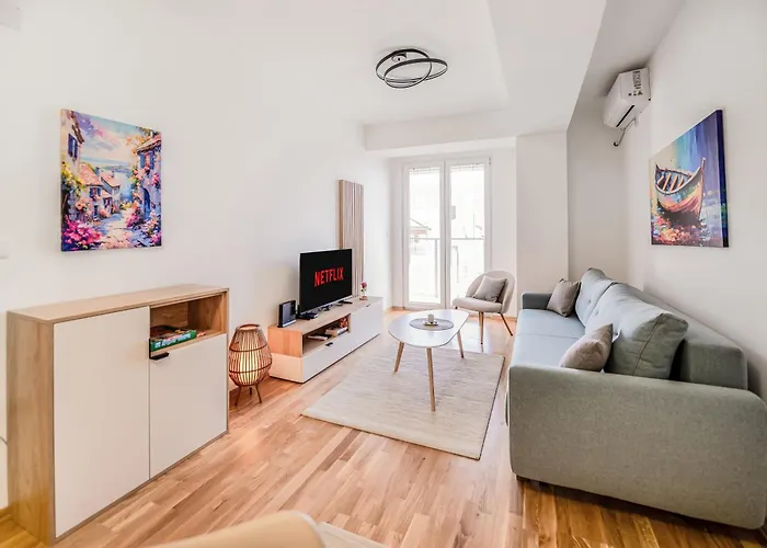 Private Apartment Near Lake & Old Town Fast Wifi